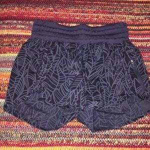Lululemon Tracker Shorts Size 4